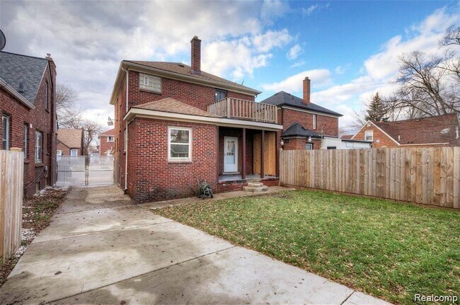 Building Photo - 16890 Sorrento Ave