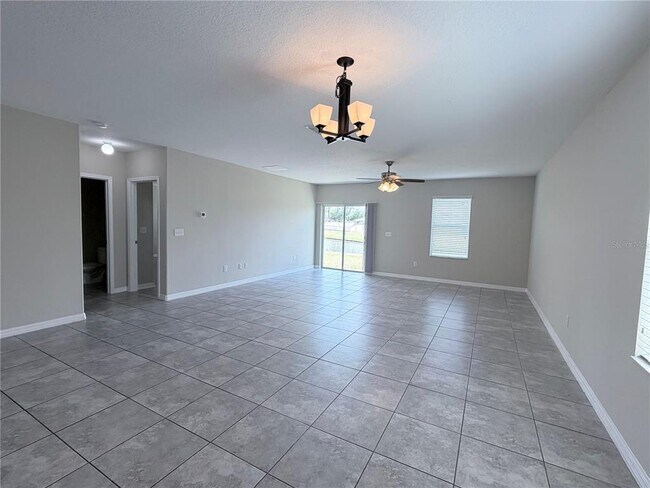 Building Photo - 10013 Crested Fringe Dr