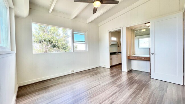 Building Photo - 4202A Sierra Dr