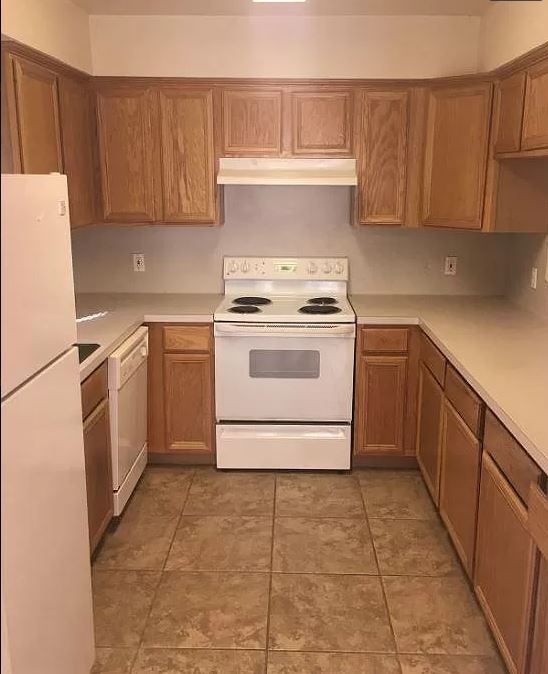 Building Photo - 1704 Dexter Dr S