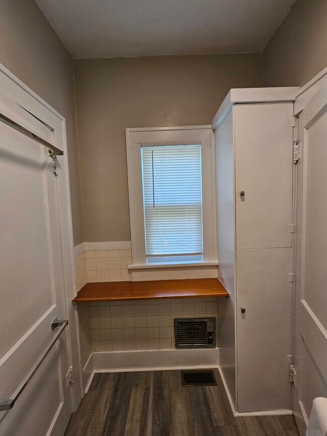 Building Photo - 1506 Greenwood