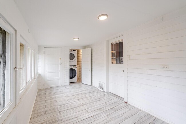 Building Photo - 306 Brown St