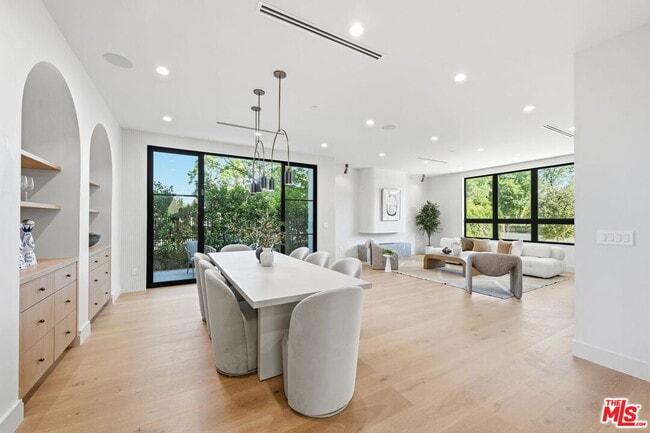 Building Photo - 16643 Addison St