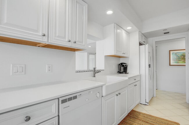 Building Photo - 4100 N Ocean Dr