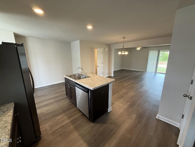 Building Photo - 1063 Peony Ln