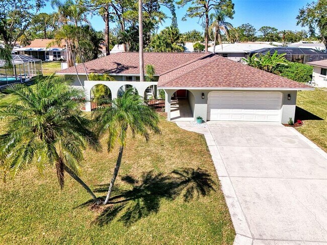 Primary Photo - 2221 Pine View Cir