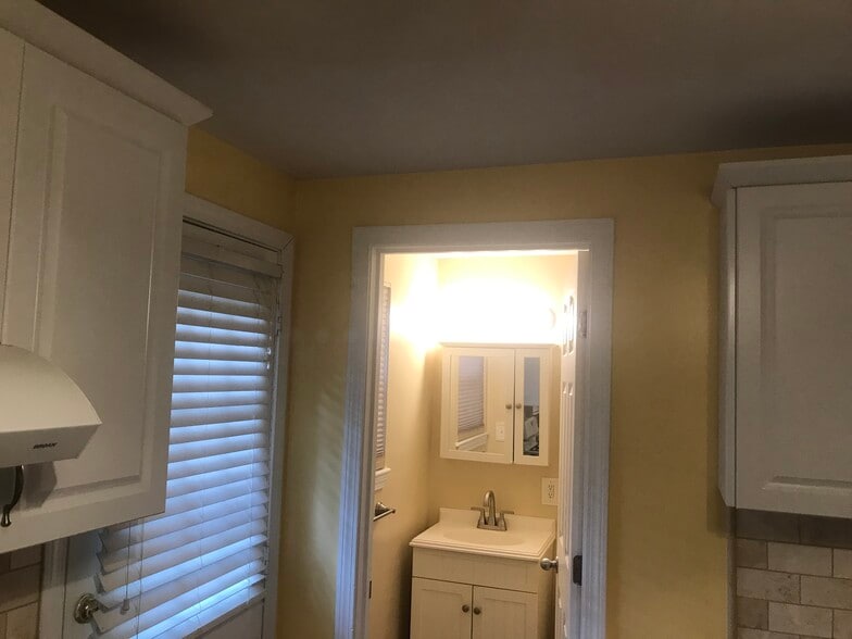Building Photo - 16 Bowstring Way