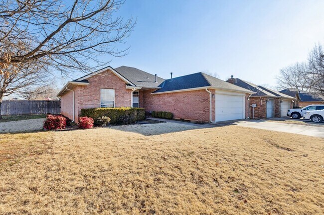 Building Photo - 824 Hunter Pl