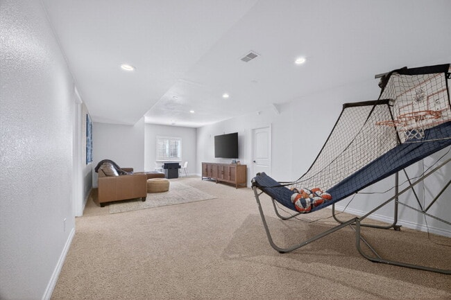 Building Photo - "Spacious 5-Bedroom Retreat on South Quantock Way - Perfectly Designed for Comfort and Style!"  A...