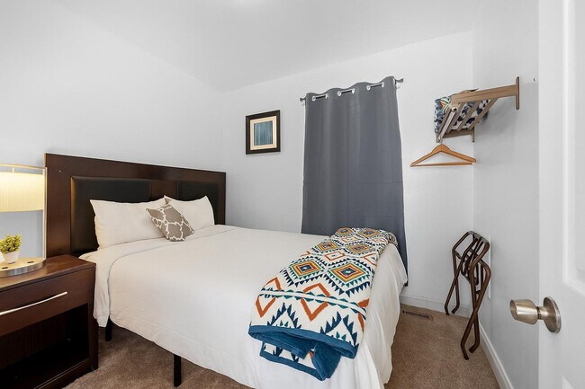 Building Photo - 4878 Tarnow St