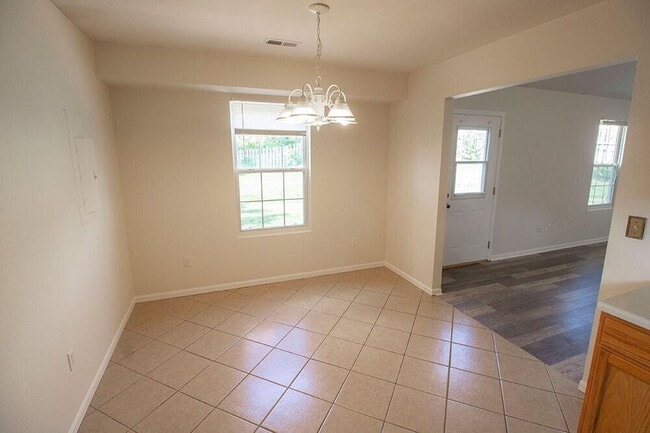 Building Photo - 1603 E Smiley Ln