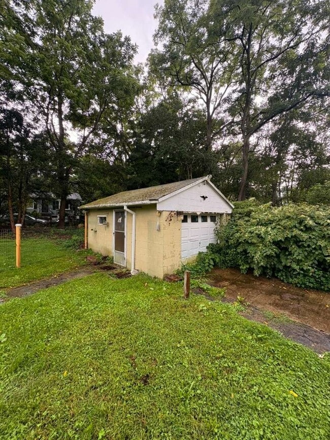 Building Photo - 101 Honeywell Ln