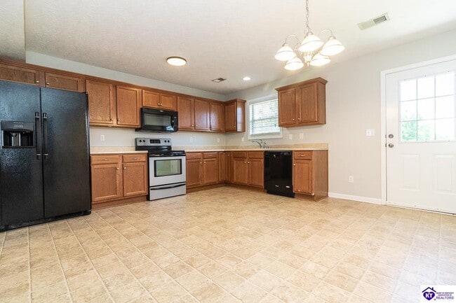 Building Photo - 134 Twin Lakes Dr