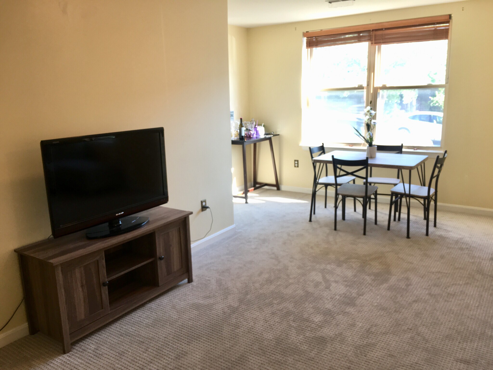 Building Photo - 1240 Holbrook Ter NE