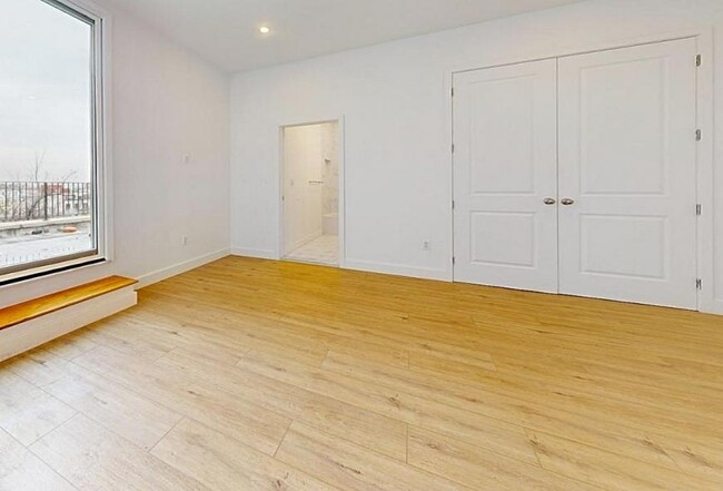 Building Photo - 2 bedroom in Brooklyn NY 14207