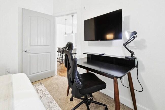 Building Photo - 5752 Town and Country Blvd