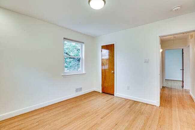 Building Photo - 5610 Wilson Blvd