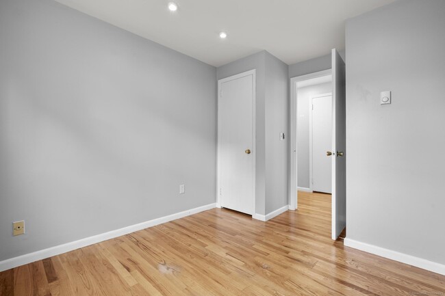 Building Photo - 26 Hackett Cir N