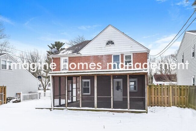 Building Photo - Remodeled Home in Solon. Pets Welcome!