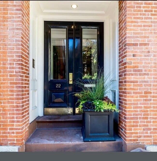 Building Photo - 22 Joy St