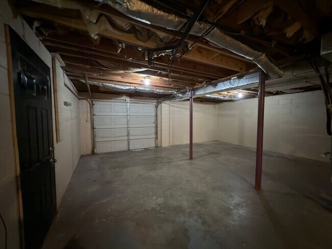 Building Photo - 4740 Treemont Cir