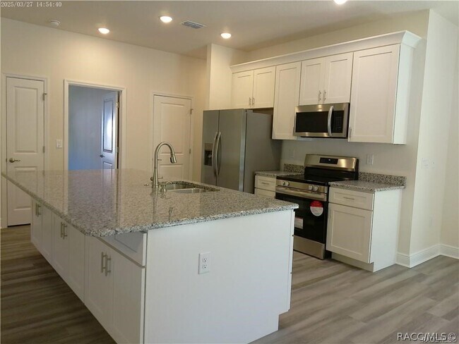 Building Photo - 7202 Everest Ave