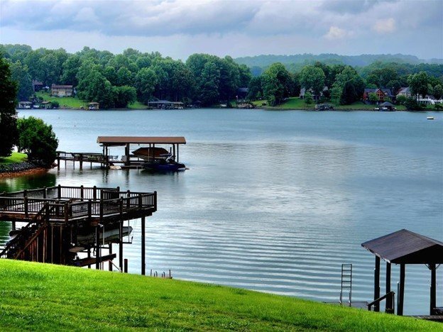 Building Photo - Smith Moutain Lake/ Moneta- Move In Ready!