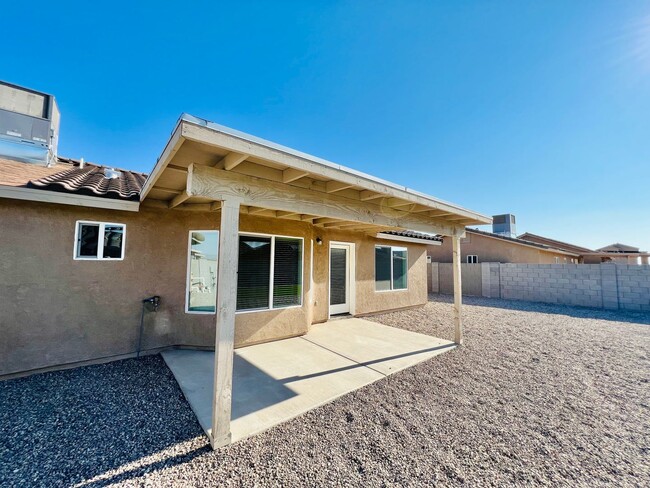 Building Photo - SAGUARO DESERT POOL HOME