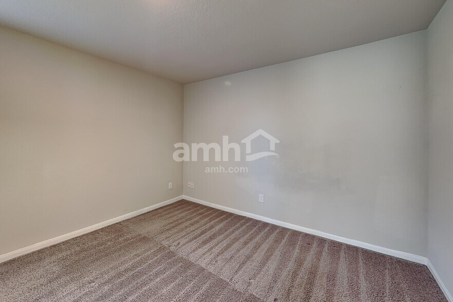 Building Photo - 9978 Sarrebourg St