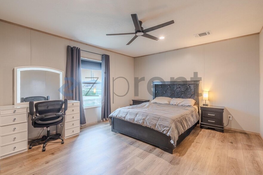 Building Photo - 1202 Longleaf Pne St