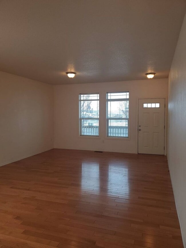 Building Photo - 4 Bedroom with Garage on a Corner Lot