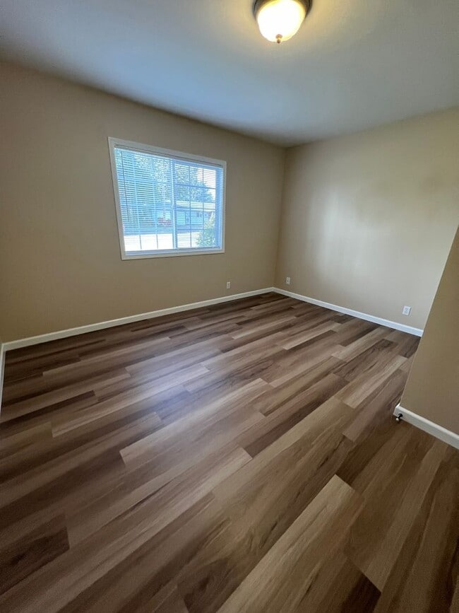 Building Photo - 3424 Bennett Dr