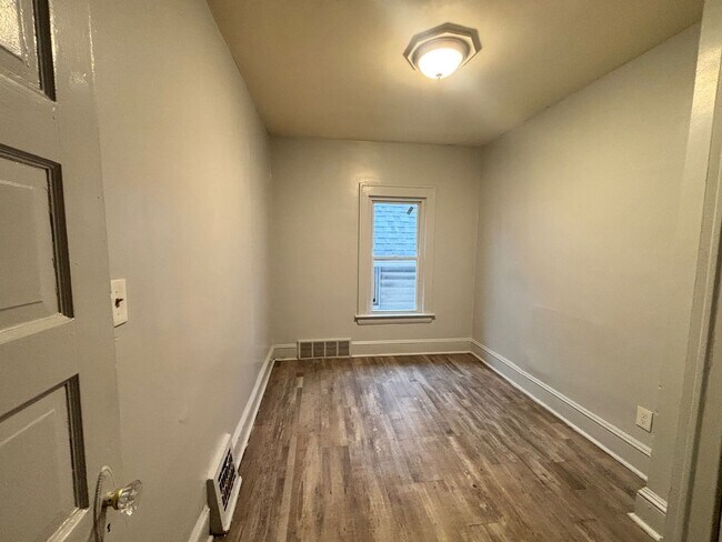 Building Photo - 4008 Ardmore Ave