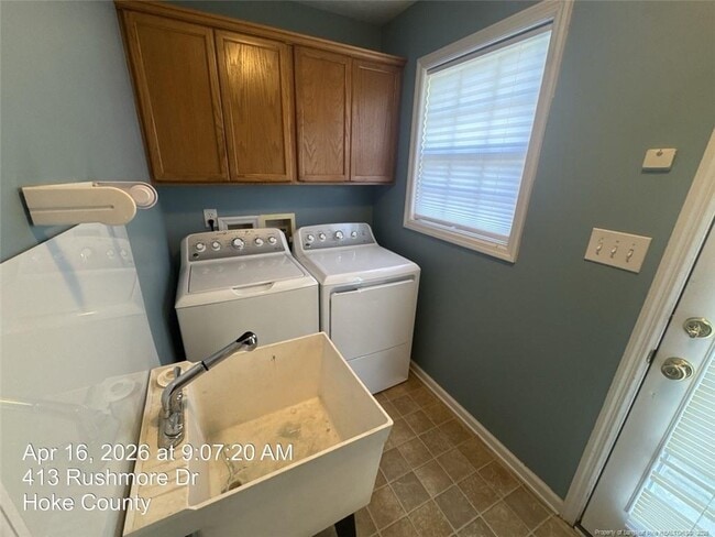 Building Photo - 413 Rushmore Ct