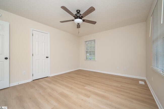 Building Photo - 475 Vinyard Rd