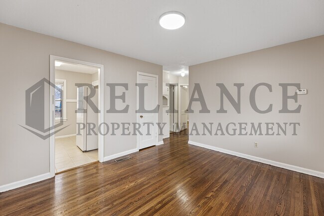 Building Photo - 1912 N Hood St