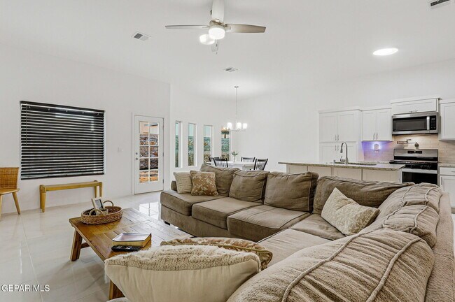 Building Photo - 13808 Paseo Sereno Dr