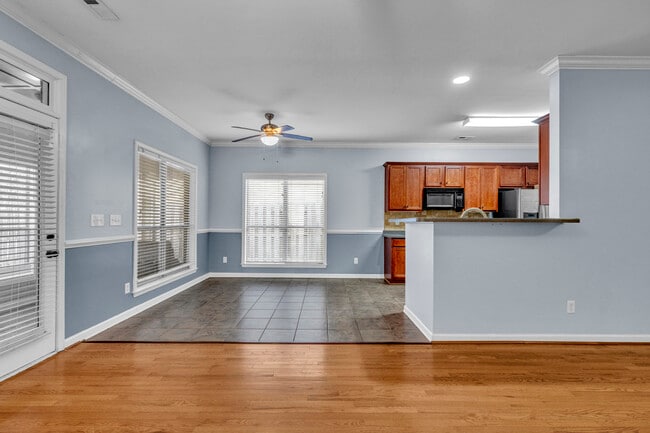 Building Photo - 3105 Vintage Way