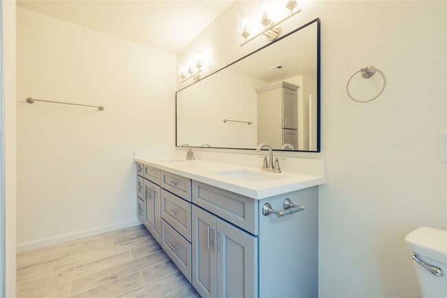 Building Photo - 12553 Wellington Park Dr