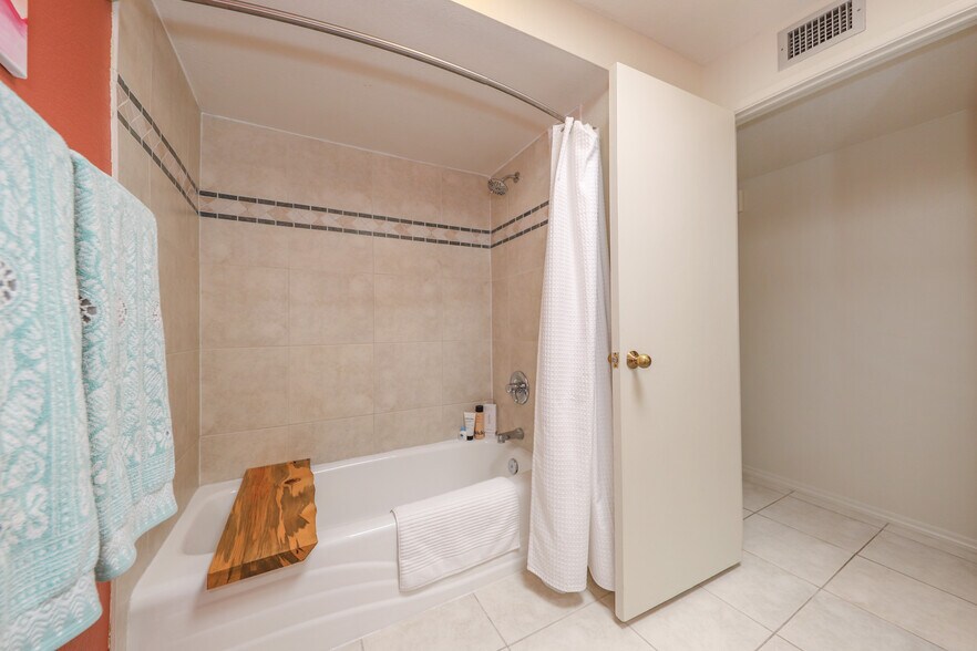 Building Photo - 6532 N Burro Creek Pl