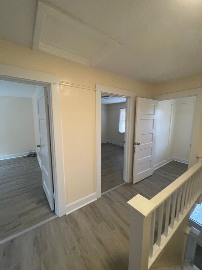 Building Photo - 825 N 6th St