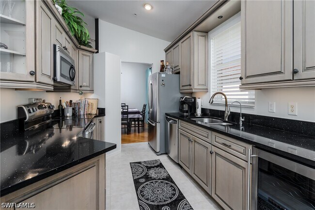 Building Photo - 640 Lalique Cir