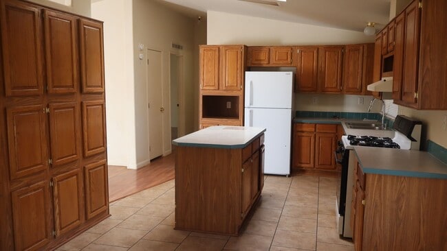 Building Photo - 6206 S Ranch Rd