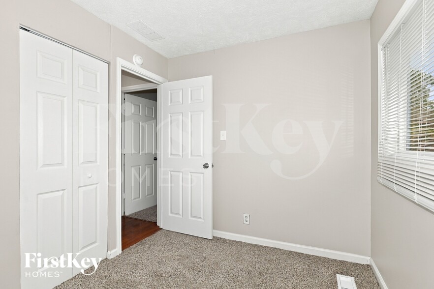 Building Photo - 4801 Leone Dr