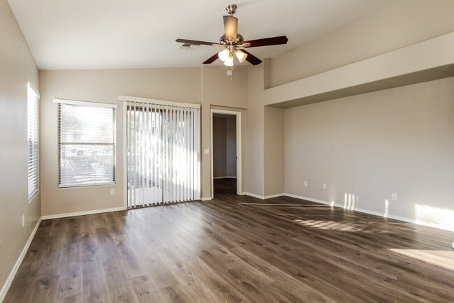 Building Photo - 1607 W Nancy Ln