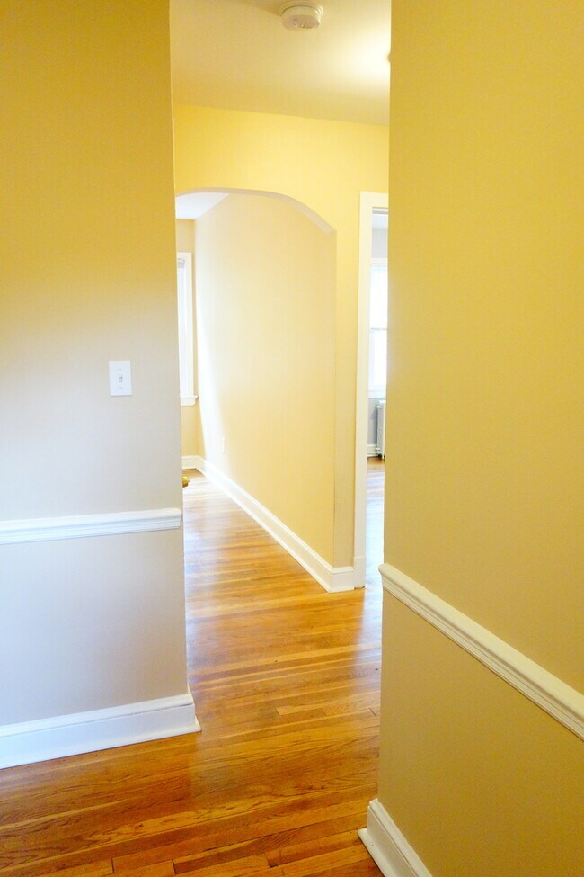 Building Photo - 8409 Greenwood Ave