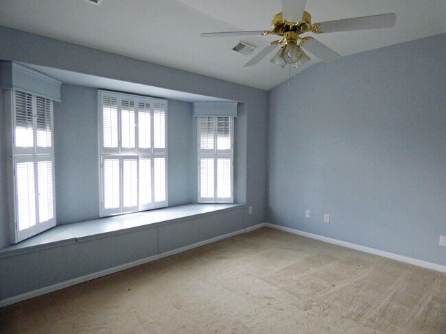 Building Photo - Beautiful 3 BR, 2 Bath Home, All Electric, Vaulted Ceilings, Walk-In Closets, Garage