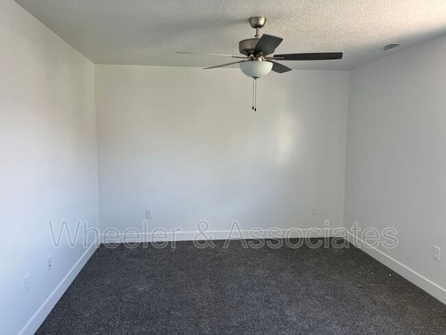 Building Photo - 310 38th St
