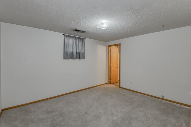 Building Photo - 6506 E Evergreen Blvd