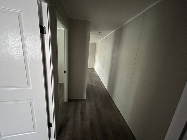 Building Photo - 666 Ascot Cir